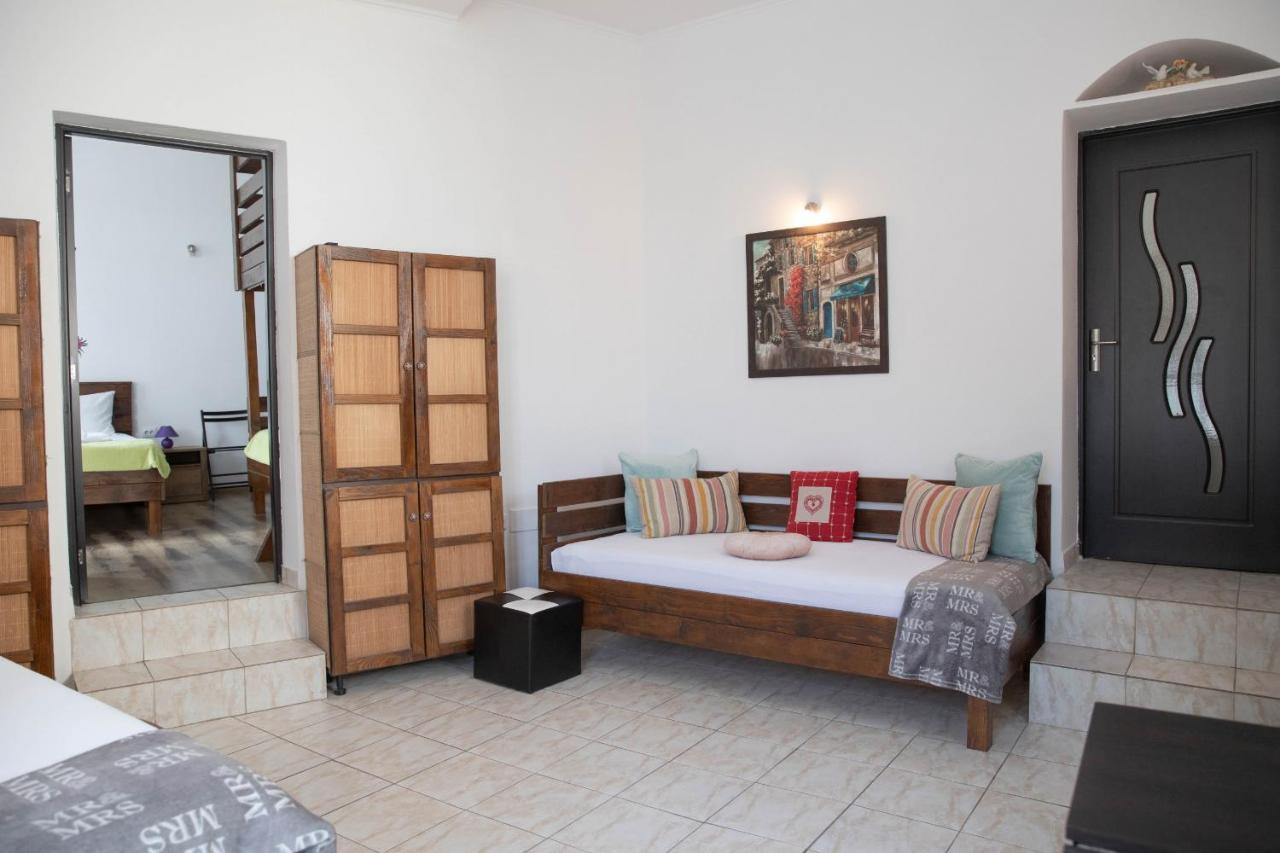 Cosy Apartment In City Centre Oradea Exterior photo
